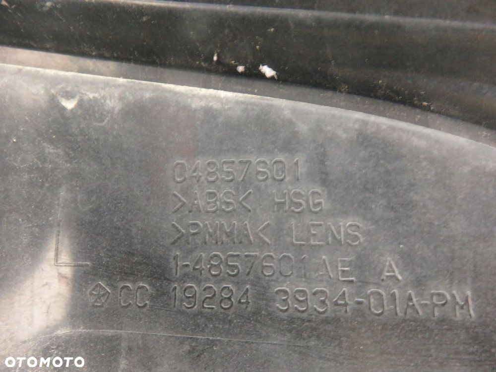 LAMPA LEWA TYLNA CHRYSLER VOYAGER IV 04857601 - 2