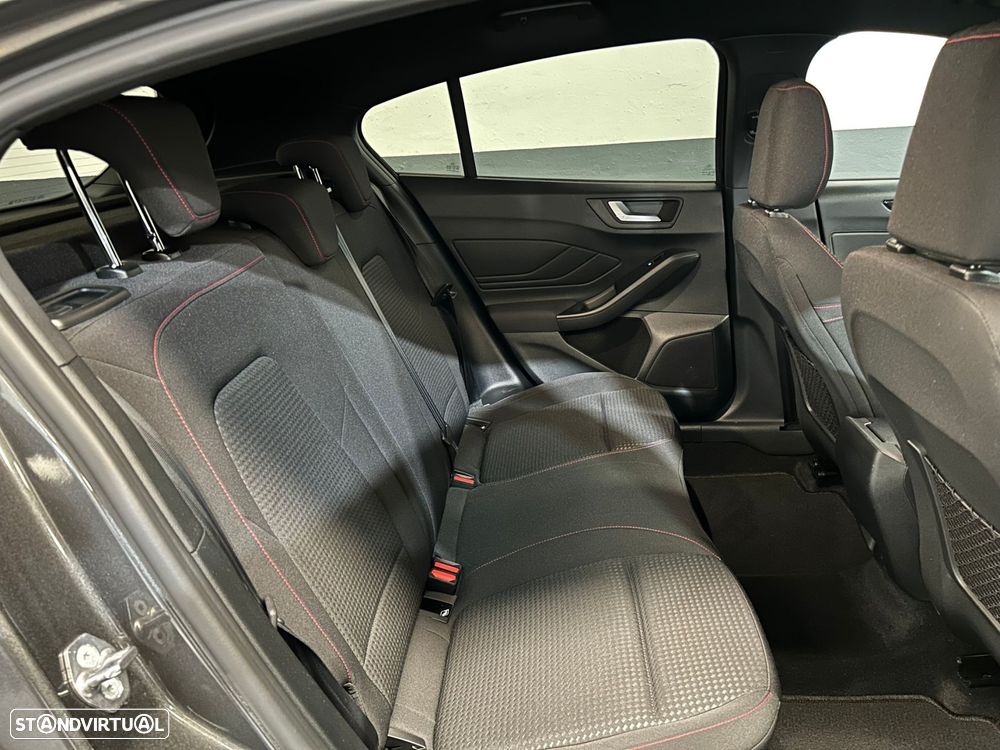 Ford Focus 1.0 EcoBoost MHEV ST-Line - 17