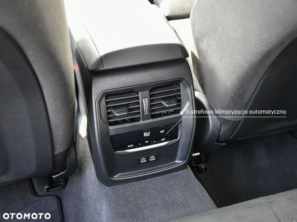 BMW Seria 3 330i xDrive M Sport - 22