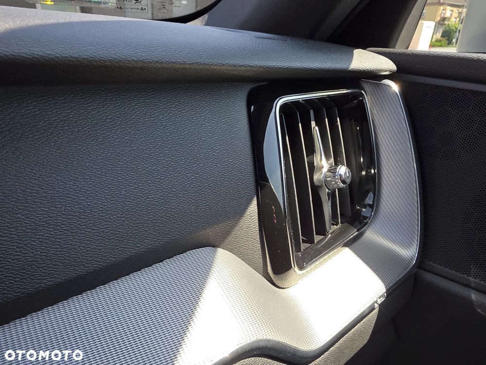 Volvo XC 60 D3 SCR R-Design - 36