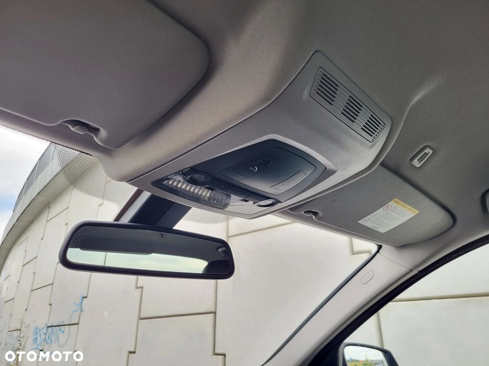 BMW Seria 5 525d xDrive - 11