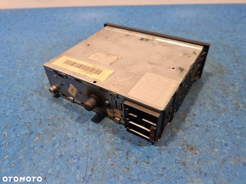 VOLKSWAGEN PASSAT B3 1.9 D RADIO BETA 357035152B - 10
