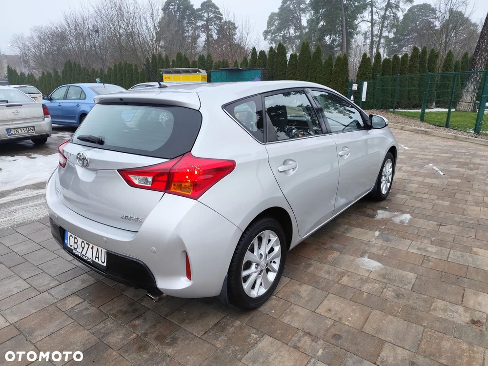 Toyota Auris 1.6 Premium Comfort - 2