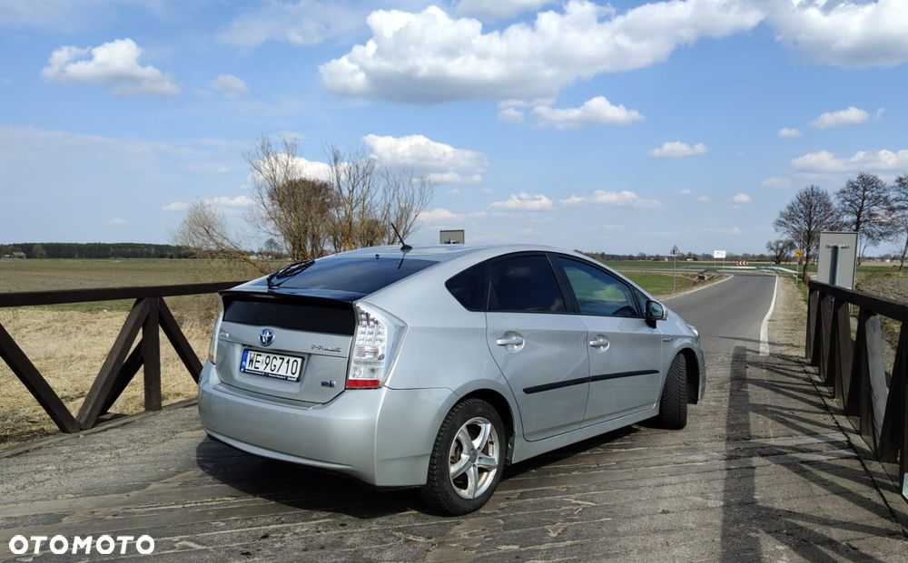 Toyota Prius (Hybrid) - 12