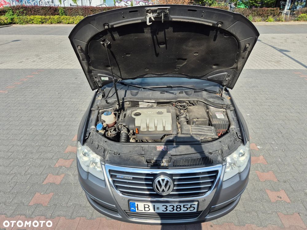 Volkswagen Passat 1.9 TDI DPF BlueMotion - 27