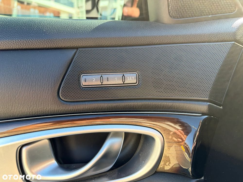 Infiniti M - 8