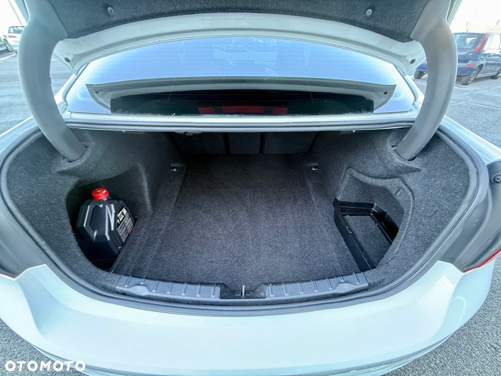 BMW Seria 3 318i - 9