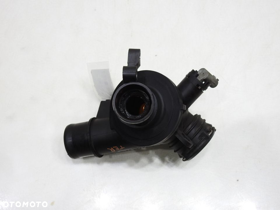 TERMOSTAT OBUDOWA MERCEDES W212 2.2 CDI - 4