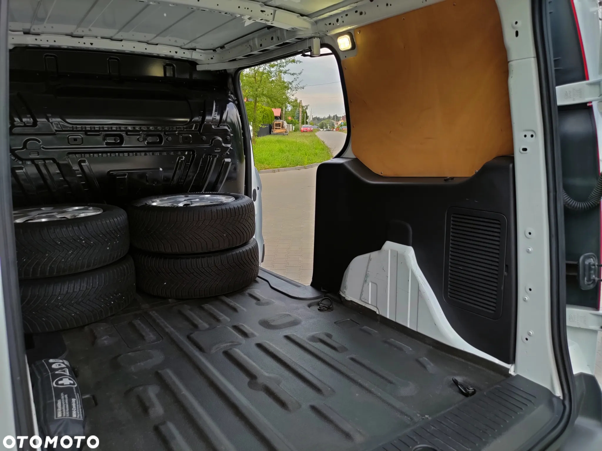 Ford Connect - 31