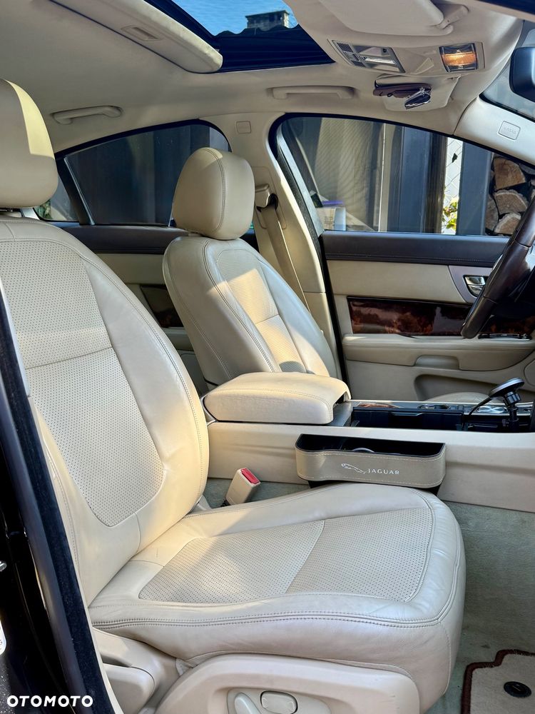 Jaguar XF 2.7 V6 D Luxury - 15