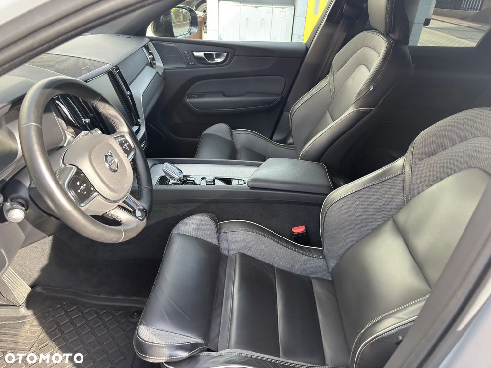 Volvo XC 60 B5 B AWD Plus Dark - 6