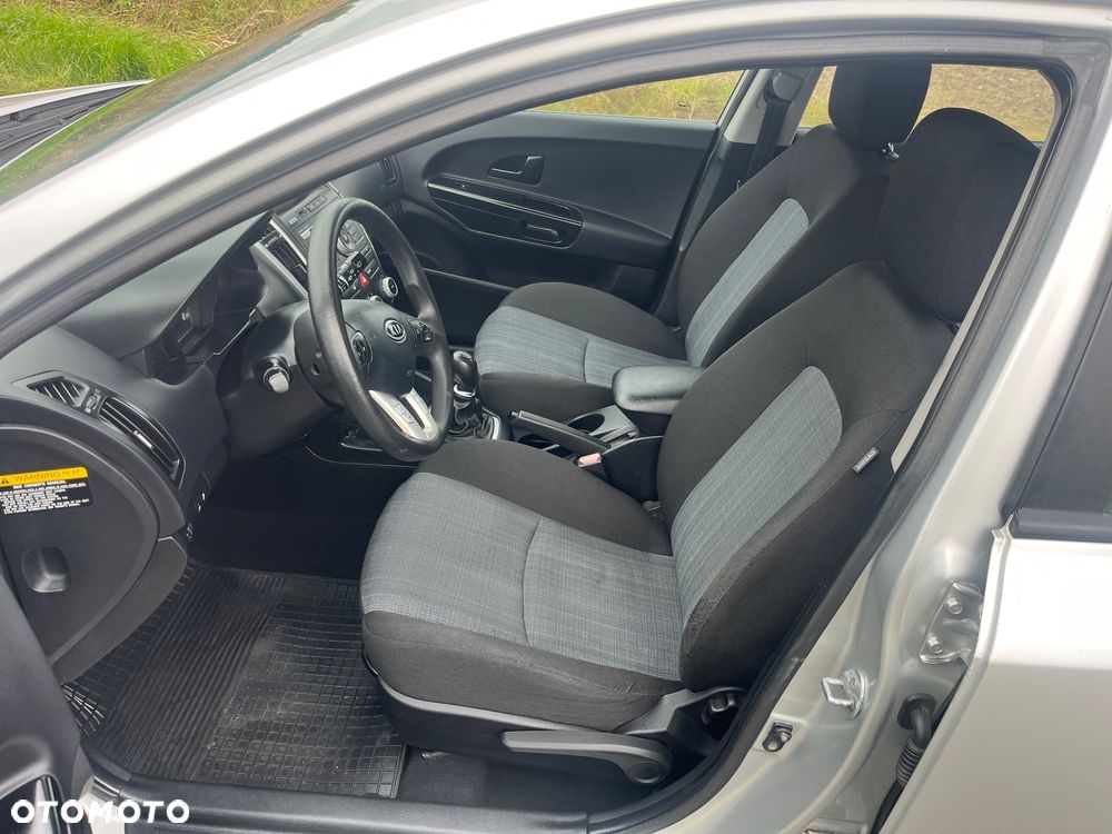 Kia Ceed - 10