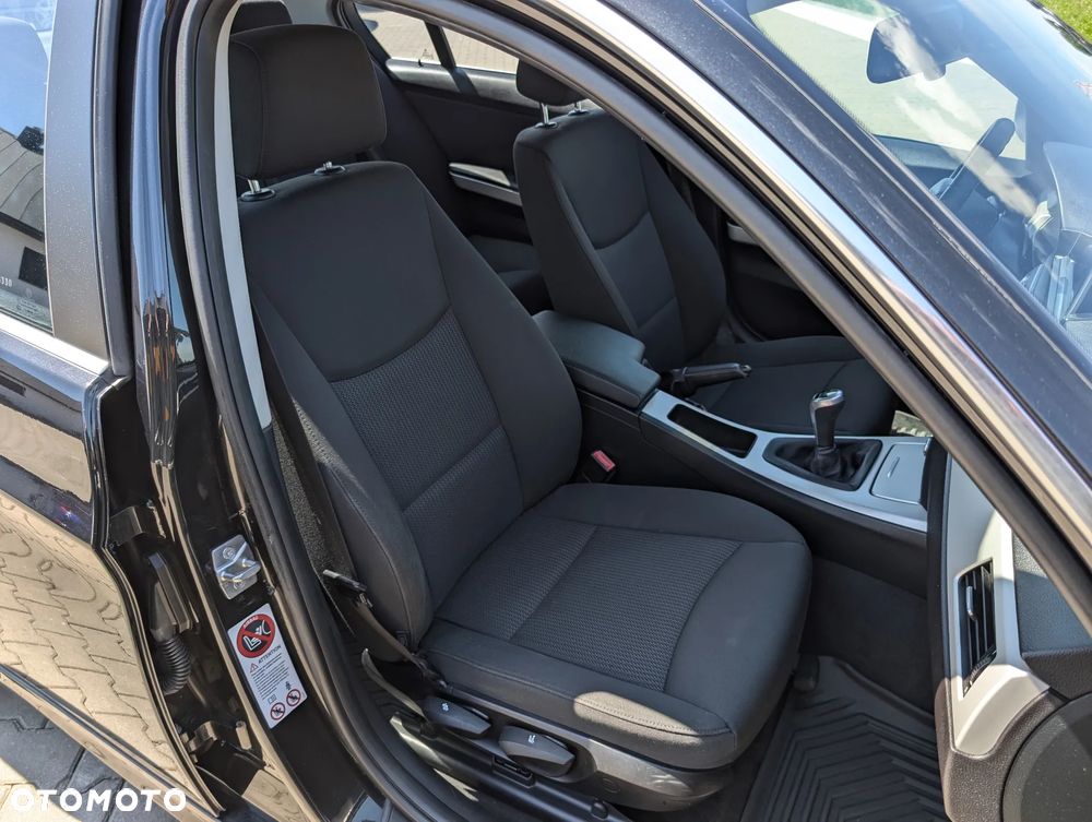 BMW Seria 3 320d Sport Line - 36