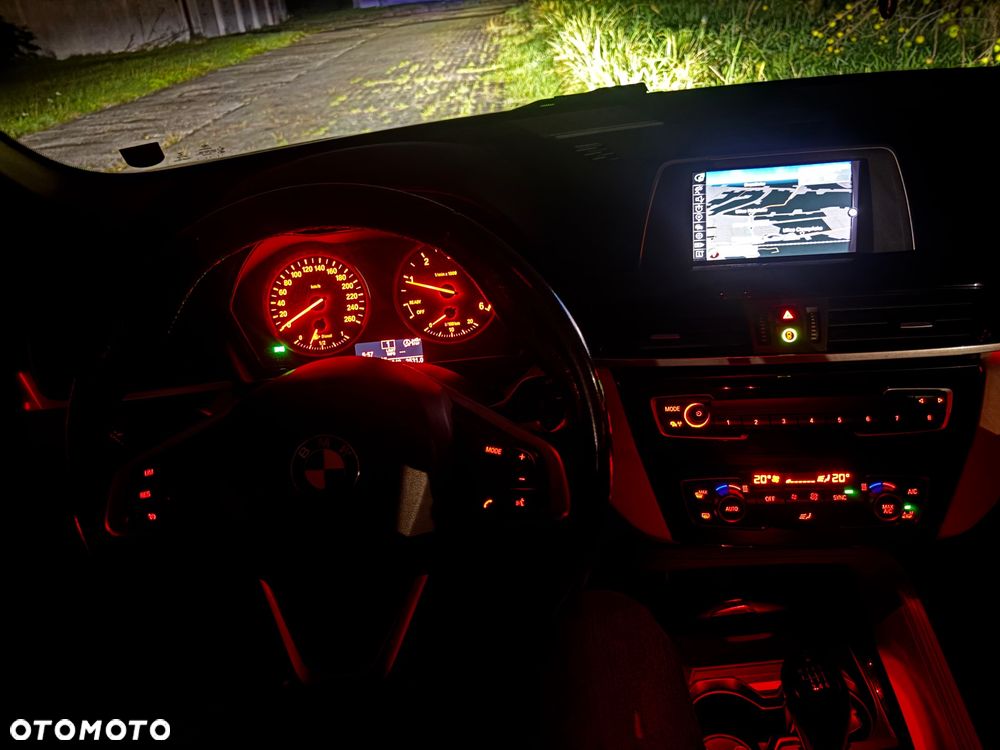 BMW X1 sDrive18d xLine - 13