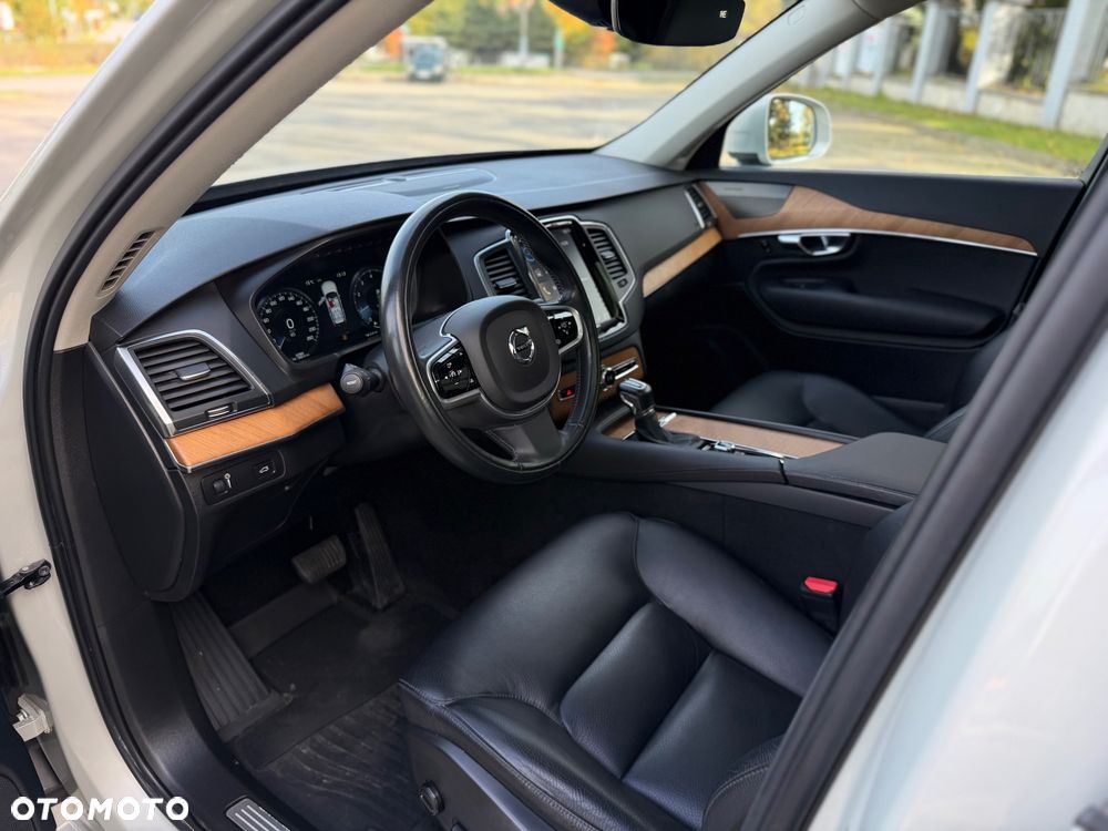 Volvo XC 90 - 9