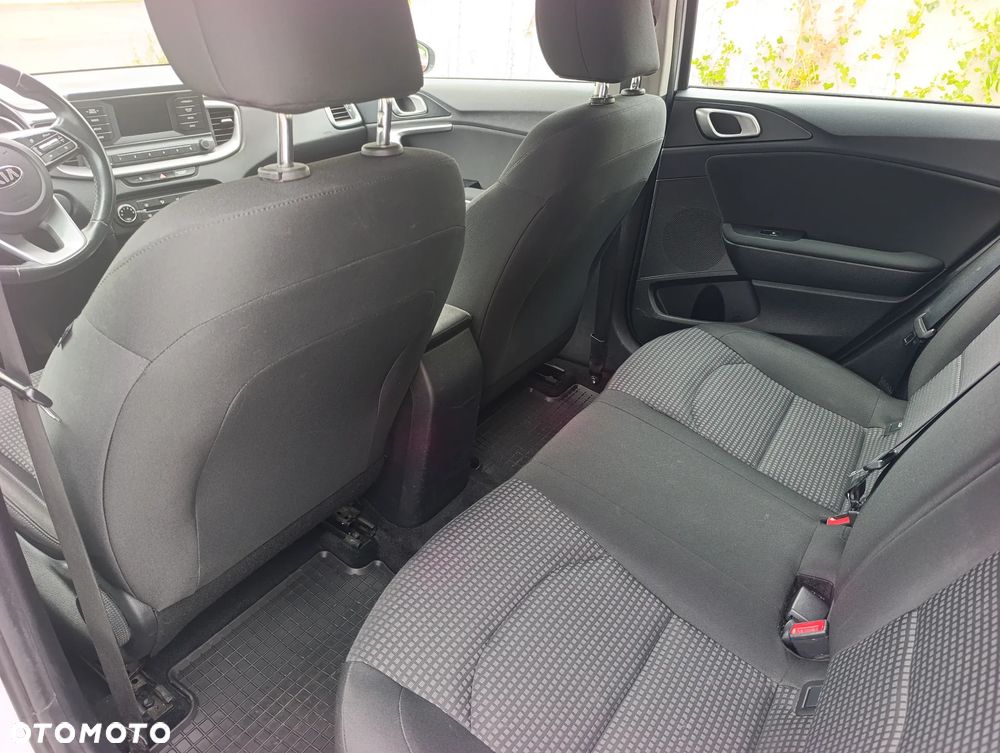 Kia Ceed - 10