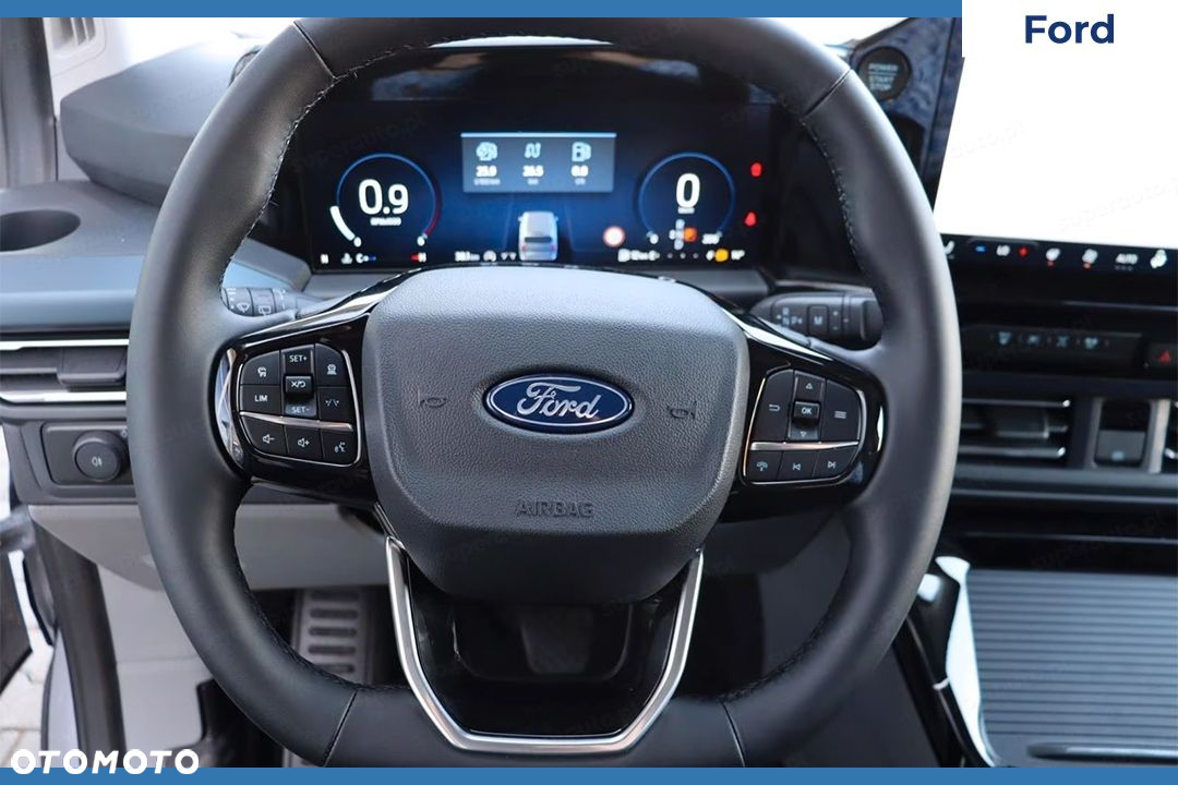 Ford Tourneo Custom - 8