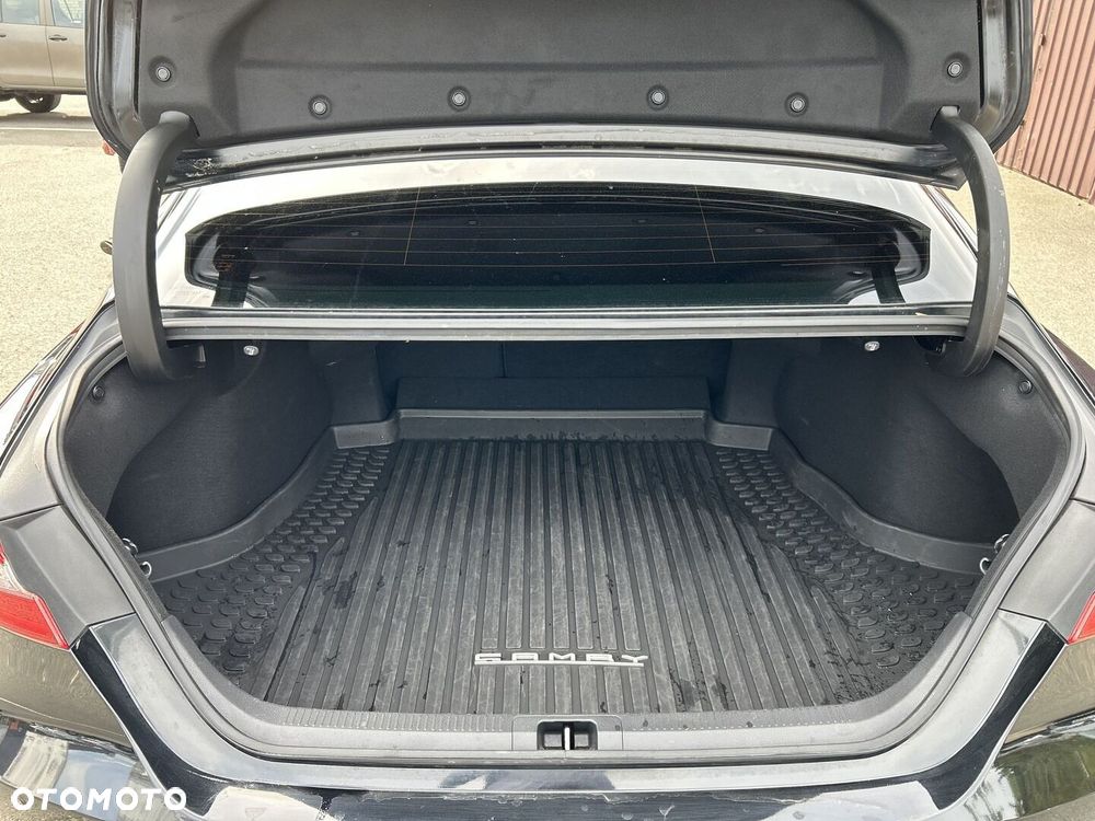 Toyota Camry 2.5 Hybrid Executive CVT - 24