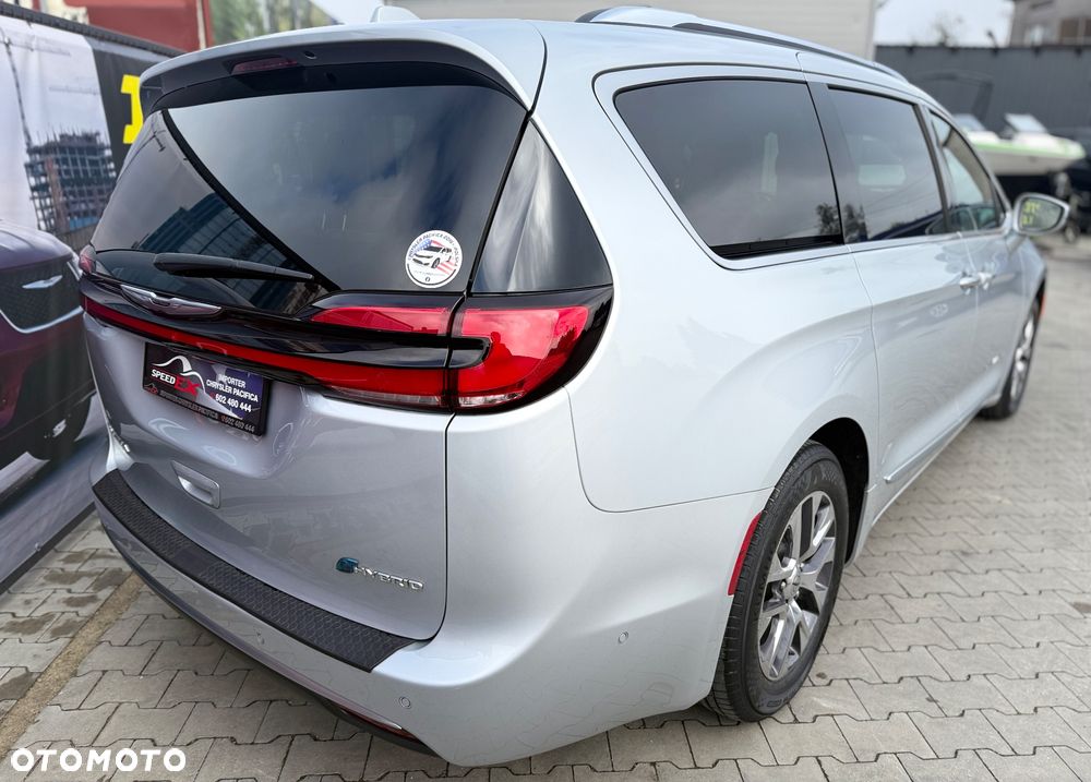 Chrysler Pacifica - 16