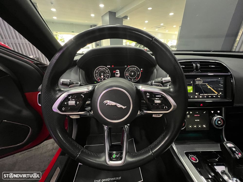 Jaguar XE D180 Aut. R-Dynamic S — fotografia 28