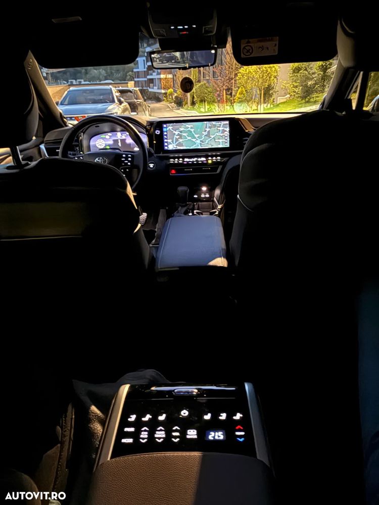 Toyota Camry 2.5 HEV Luxury - 23