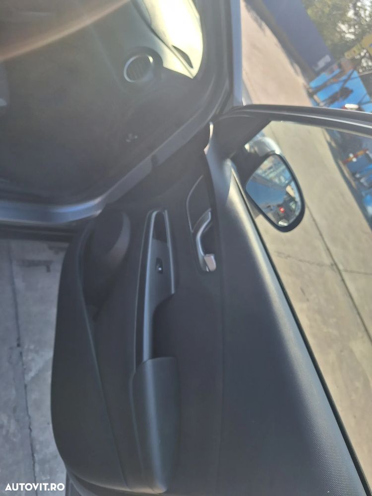 Hyundai KONA - 11
