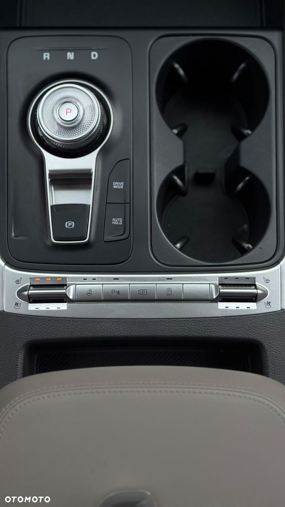 Kia Carnival - 21