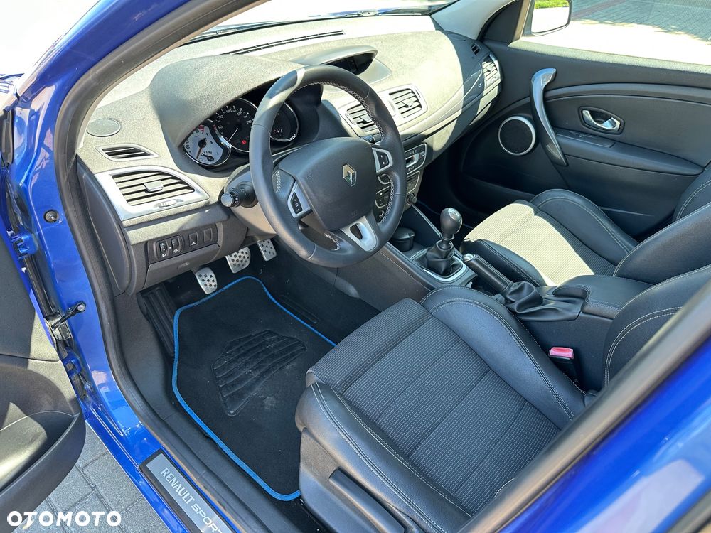 Renault Megane TCe 180 GT - 12