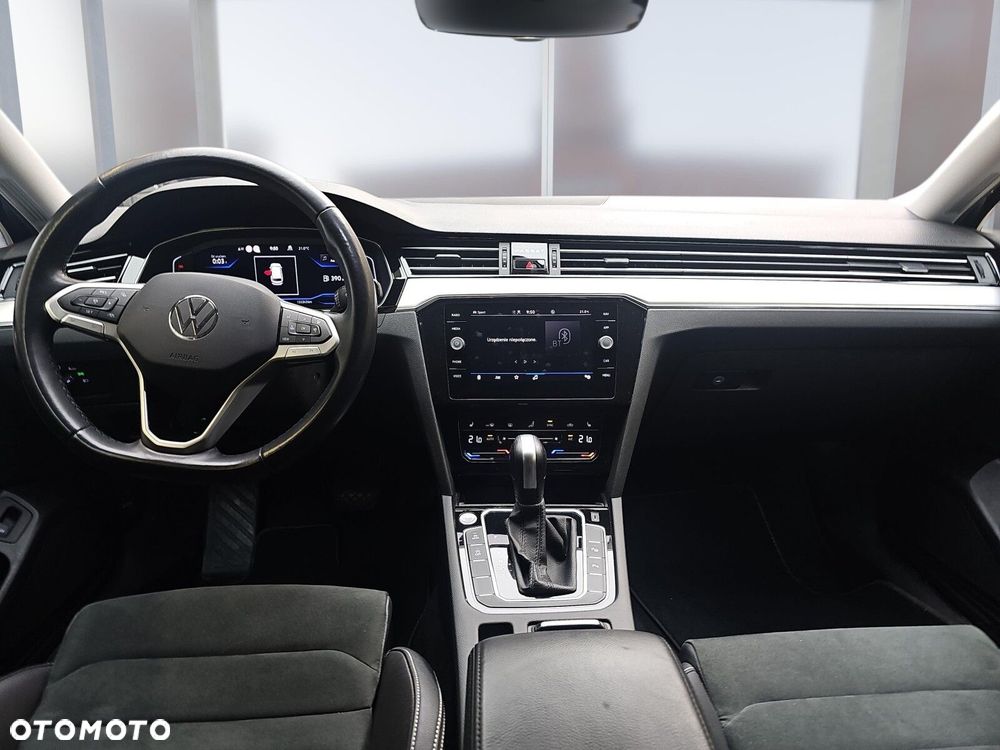 Volkswagen Passat Variant 2.0 TDI EVO Elegance DSG - 8