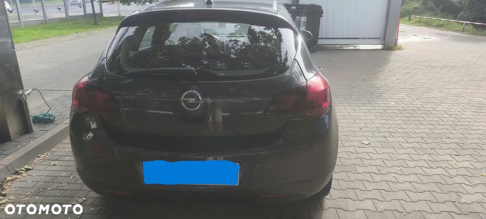 Opel Astra 2010 photo 3