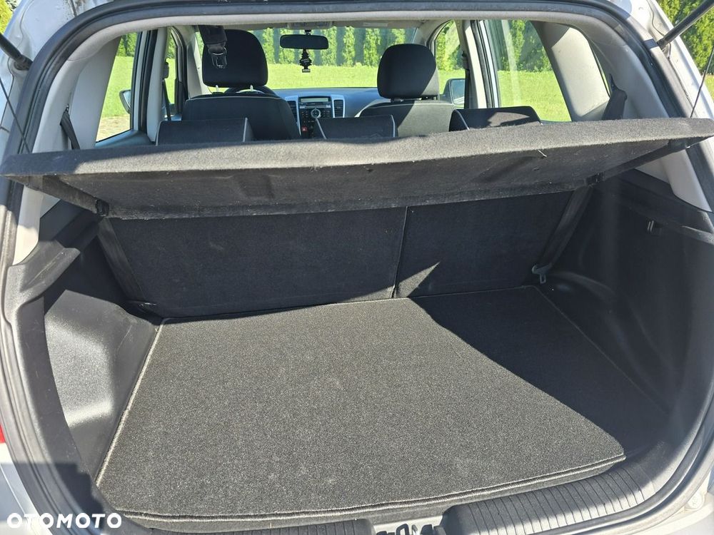 Kia Venga - 24