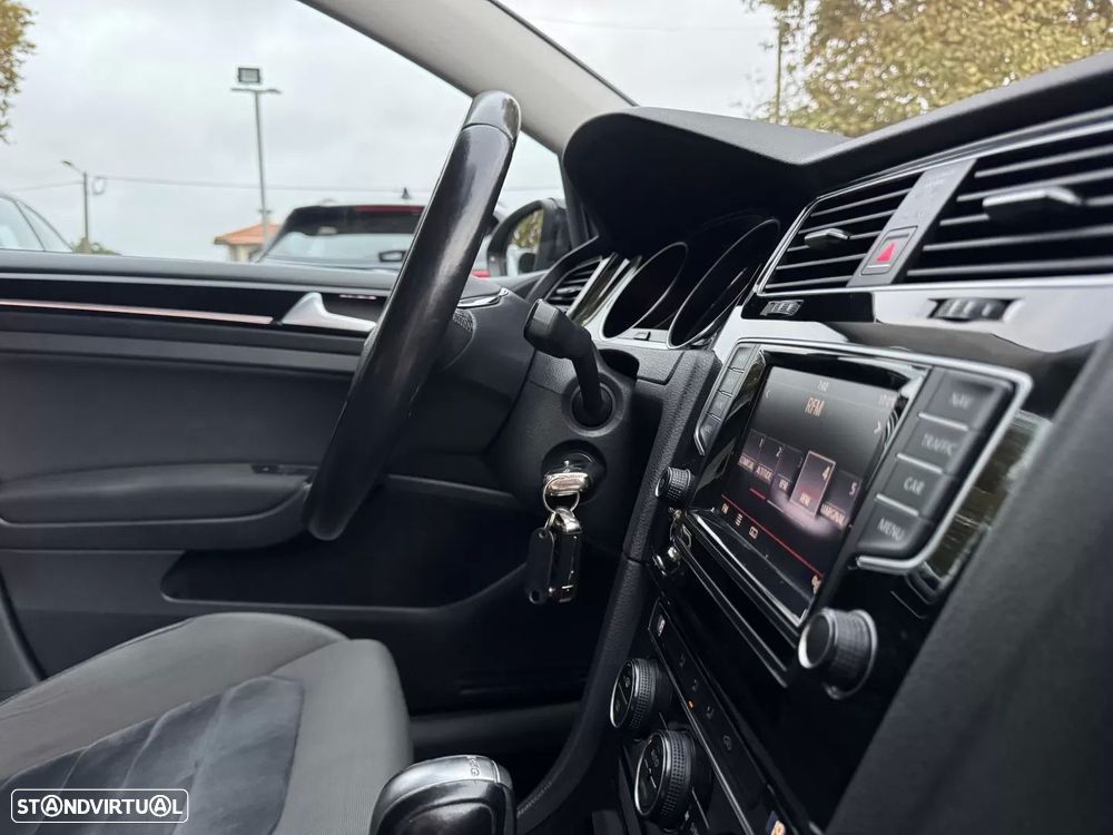 VW Golf Variant 1.6 TDi Highline DSG - 35