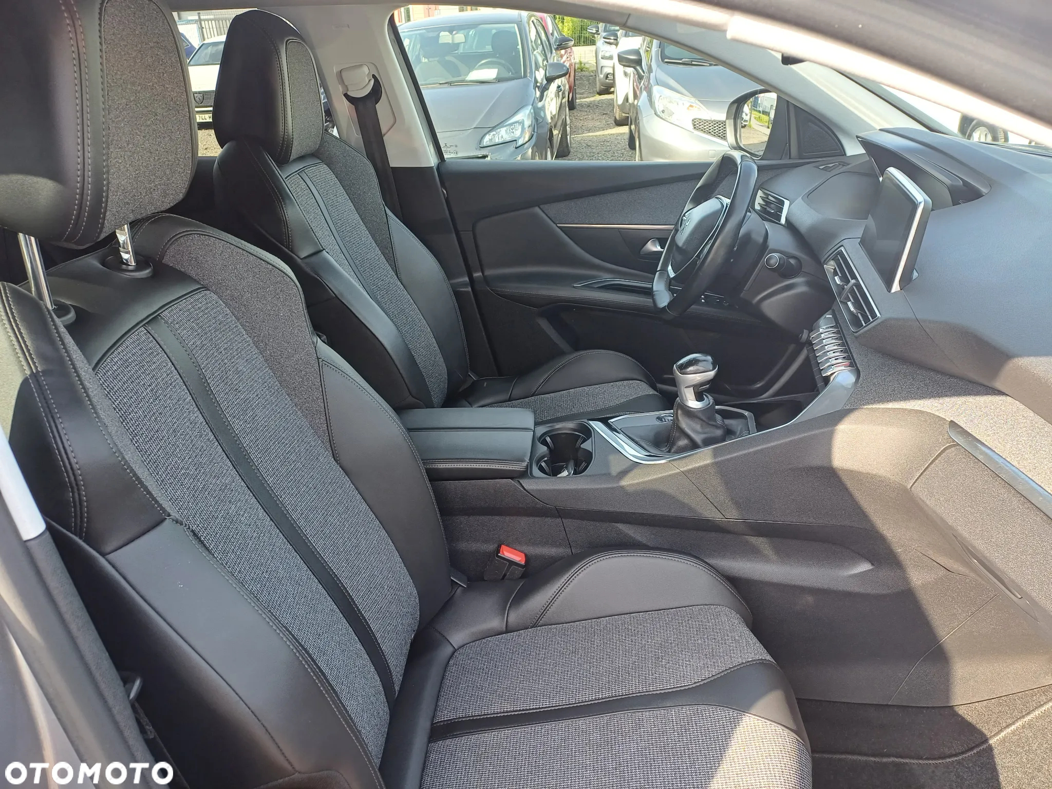 Peugeot 3008 1.2 PureTech Allure S&S - 9