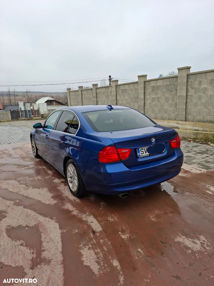 BMW Seria 3 320d DPF Touring Aut. - 3