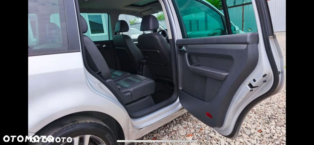 Volkswagen Touran 2.0 TDI DPF DSG Highline - 14