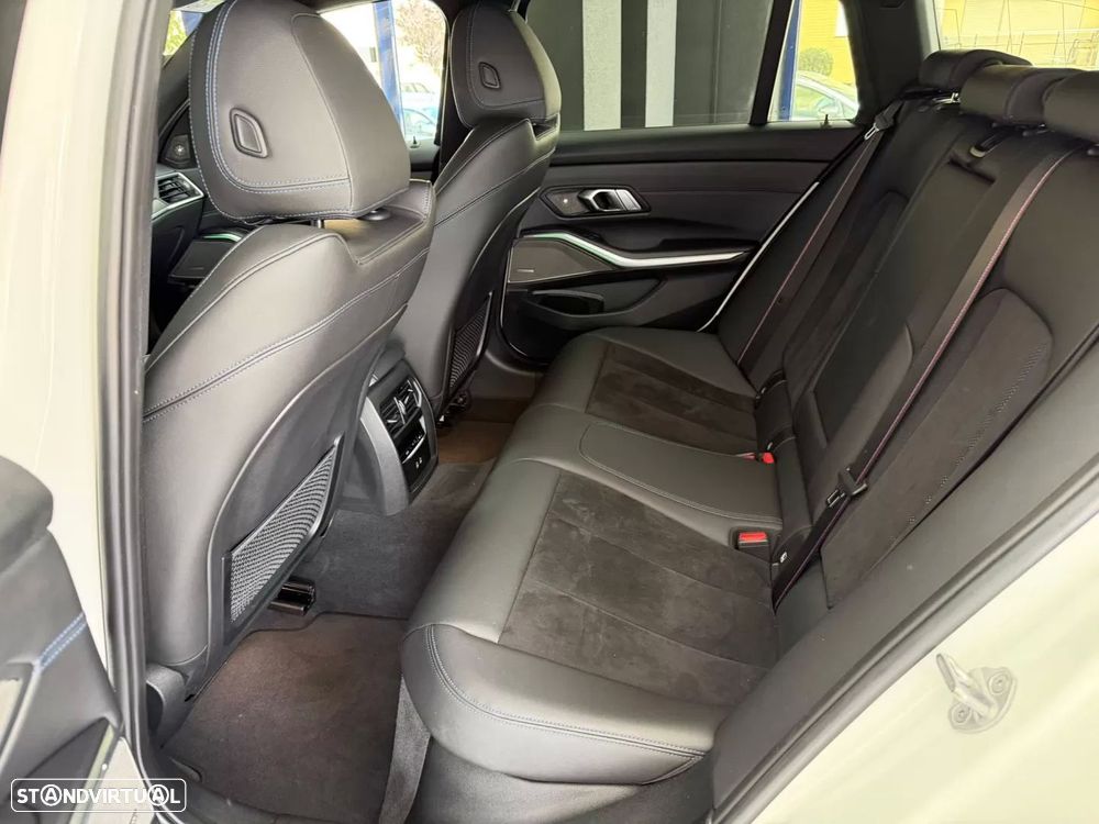 BMW 330 e Pack Desportivo M Auto - 25