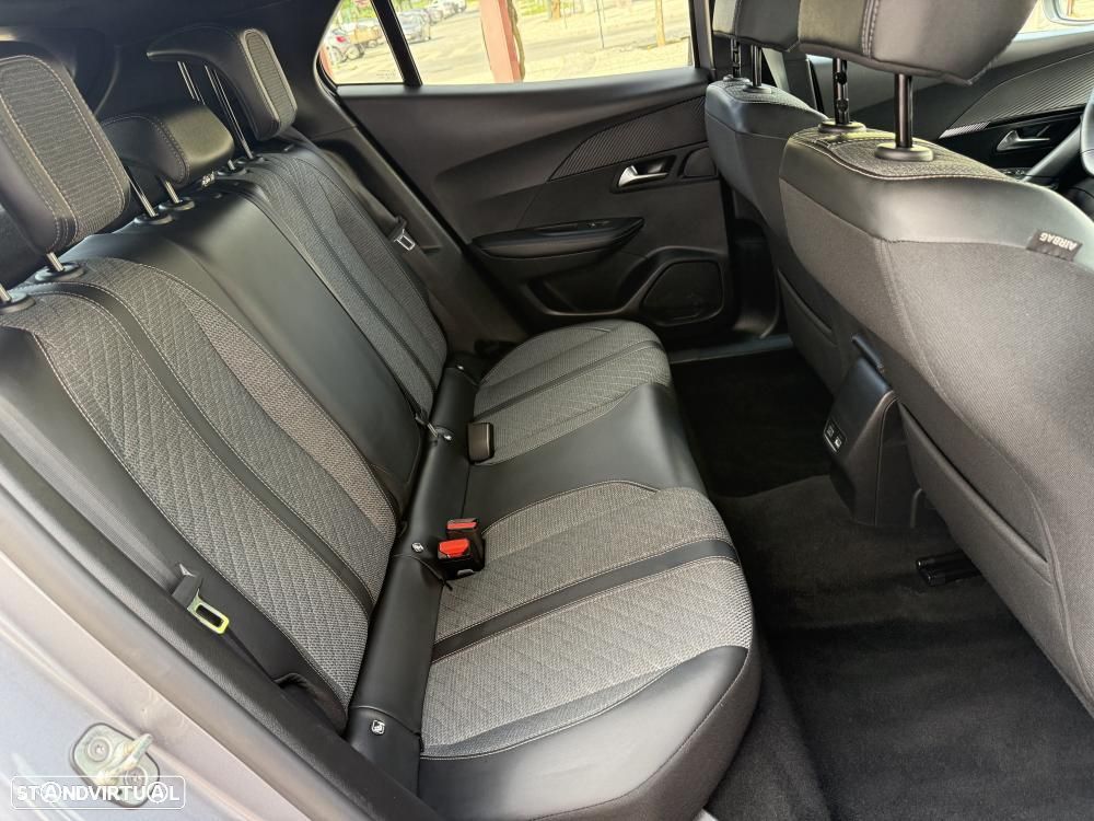 Peugeot 2008 1.2 Hybrid Allure e-DCS6 - 21