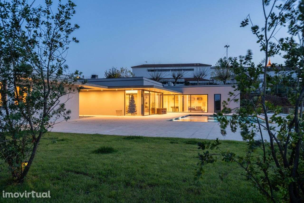 Moradia Térrea V4+1 com piscina e vistas panorâmicas - Grande imagem: 4/57