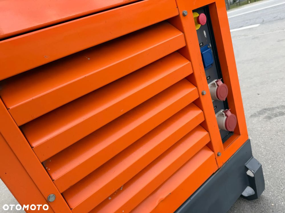 Atlas Copco QAS 20 Agregat Prądotwórczy Wyciszony GENERATOR 20 KW 2016r. JAK NOWY z Norwegii. Silnik KUBOTA 4 cylindry. Prądnica Leroy-Somer PARTNER. Maszyna działa wzorowo! Nie posiada ani deka zniszczeń! Pochodzi z Upadłośći Norweskiej. Okazja pełny ORYGINAŁ. Maszyna po serwisach w autoryzowanym oddziale. Agregat Gotowy do pracy!! - 18