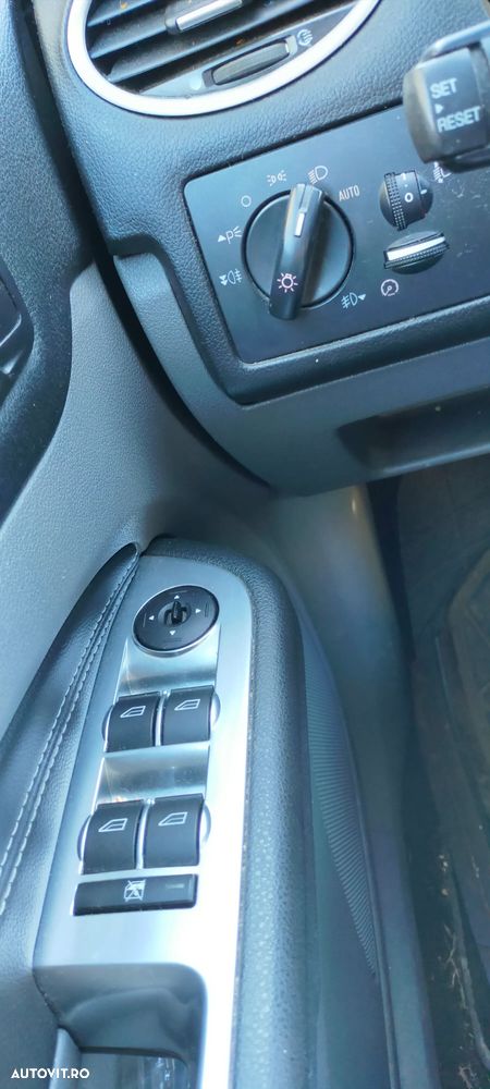 Ford Focus Turnier 2.0 TDCi DPF Titanium - 11