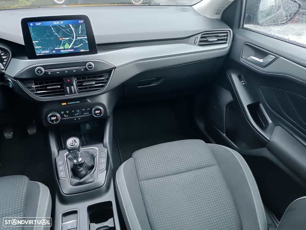 Ford Focus 1.0 EcoBoost MHEV Connected Design - 10