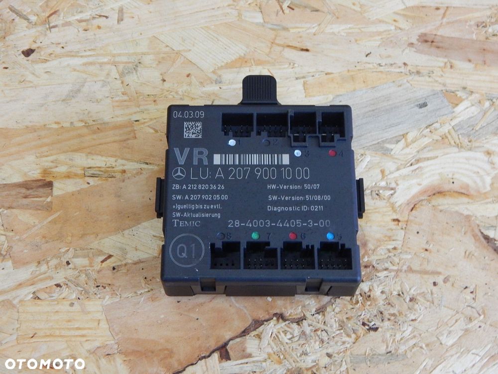 mercedes e w207 sterownik drzwi prawy a2079001000 - 1