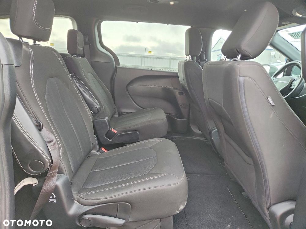 Chrysler Pacifica - 10