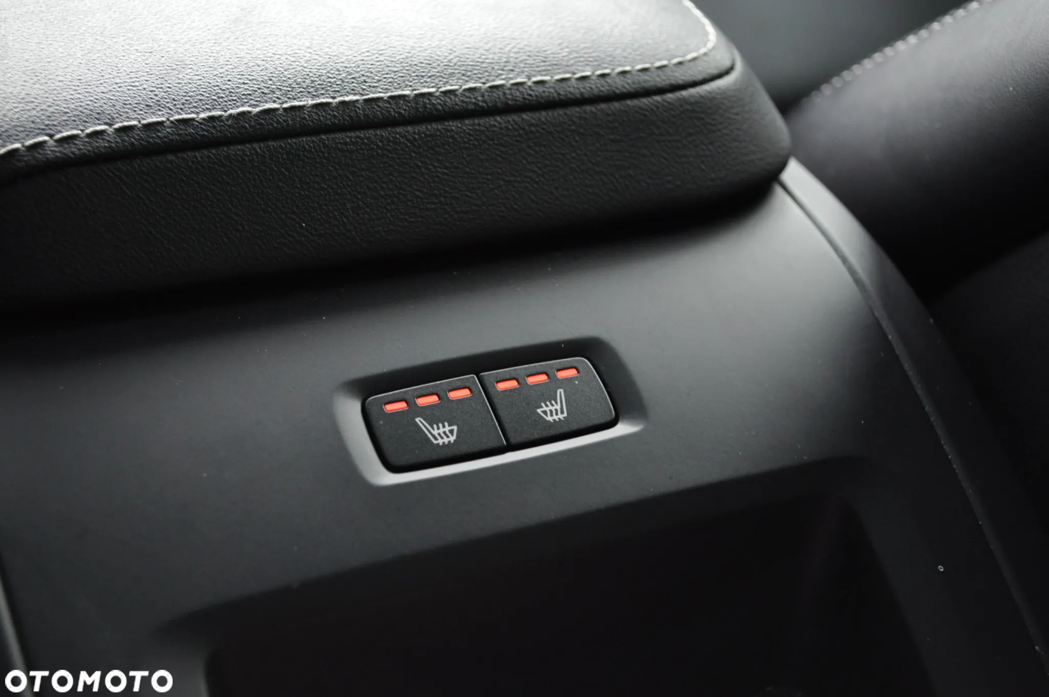 Volvo XC 60 T6 Plug-In Hybrid AWD R-Design - 11