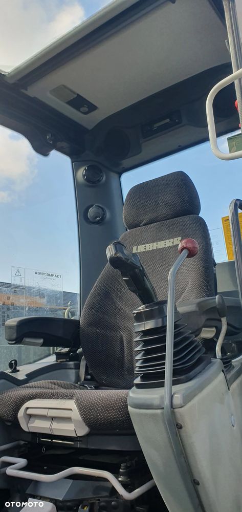 Liebherr A910 Compact - 6