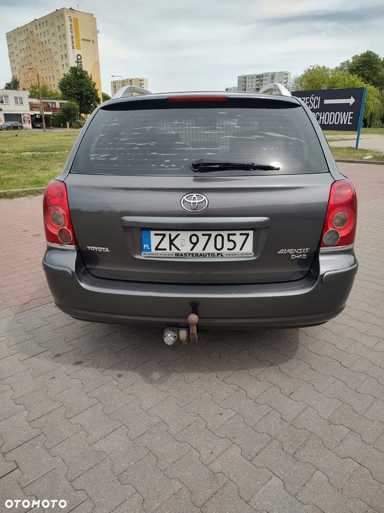 Toyota Avensis - 5