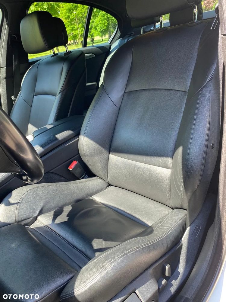 BMW Seria 5 528i xDrive - 13