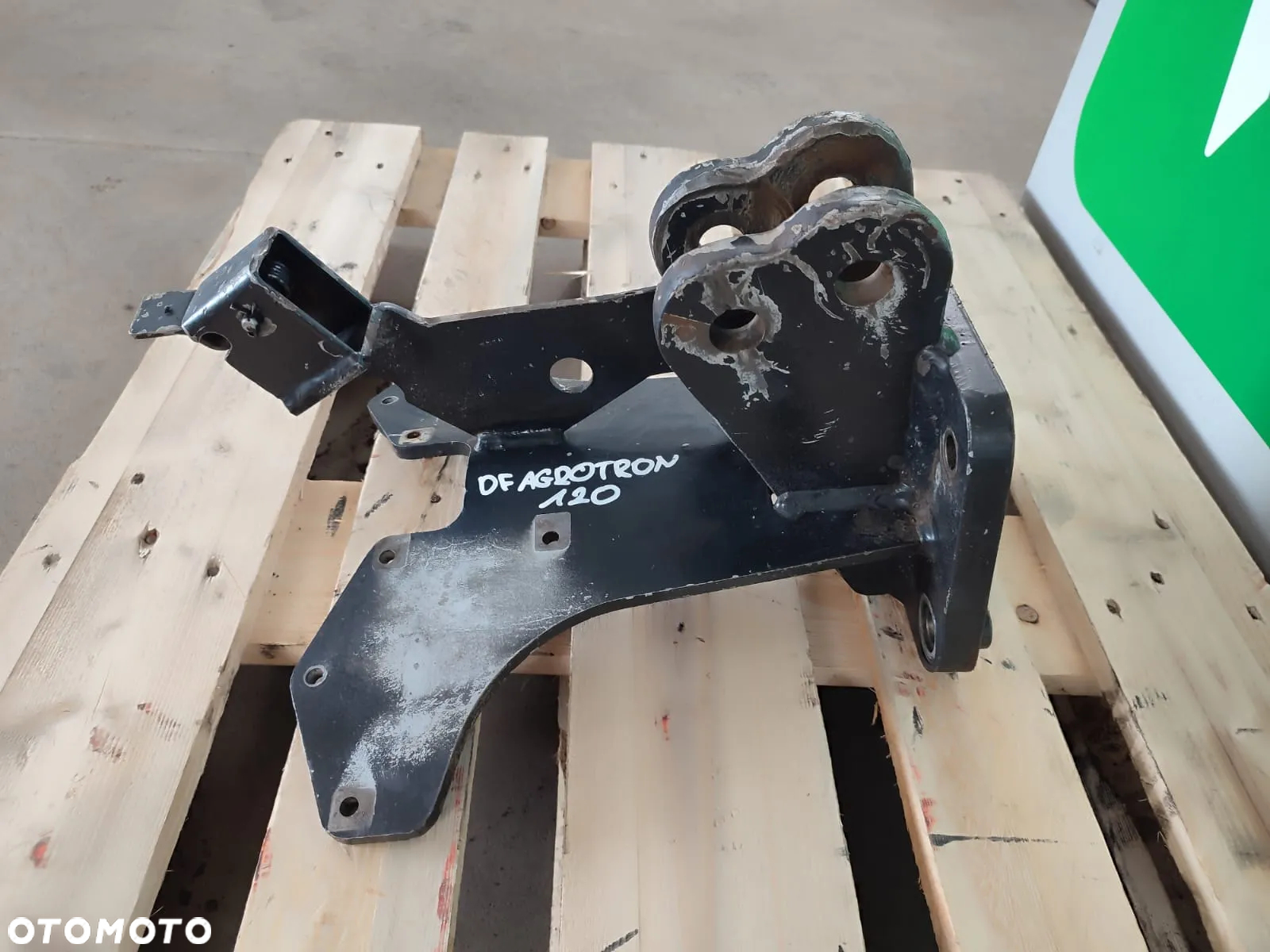 Zaczep śruby centralnej DEUTZ FAHR AGROTRON 120 - 4