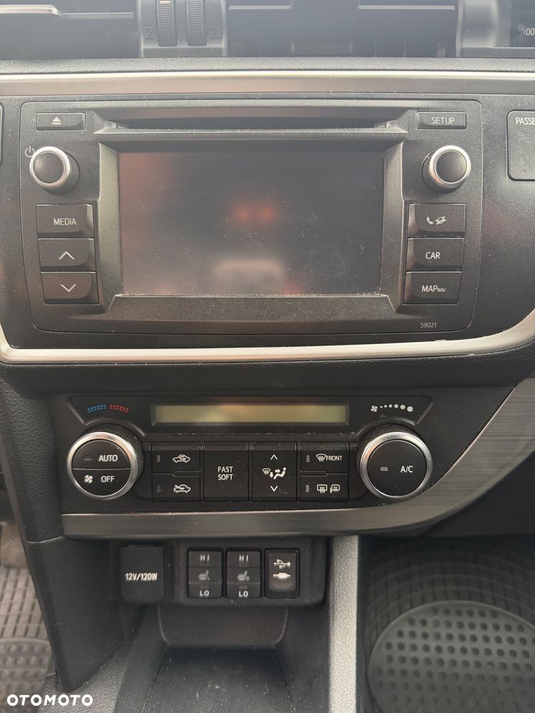 Toyota Auris 1.4 D-4D Premium - 6