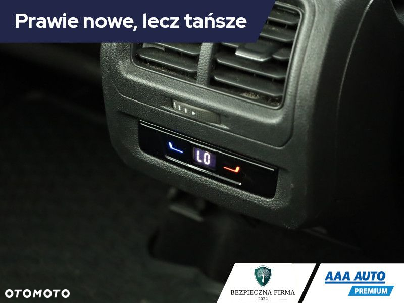 Volkswagen Touran - 12
